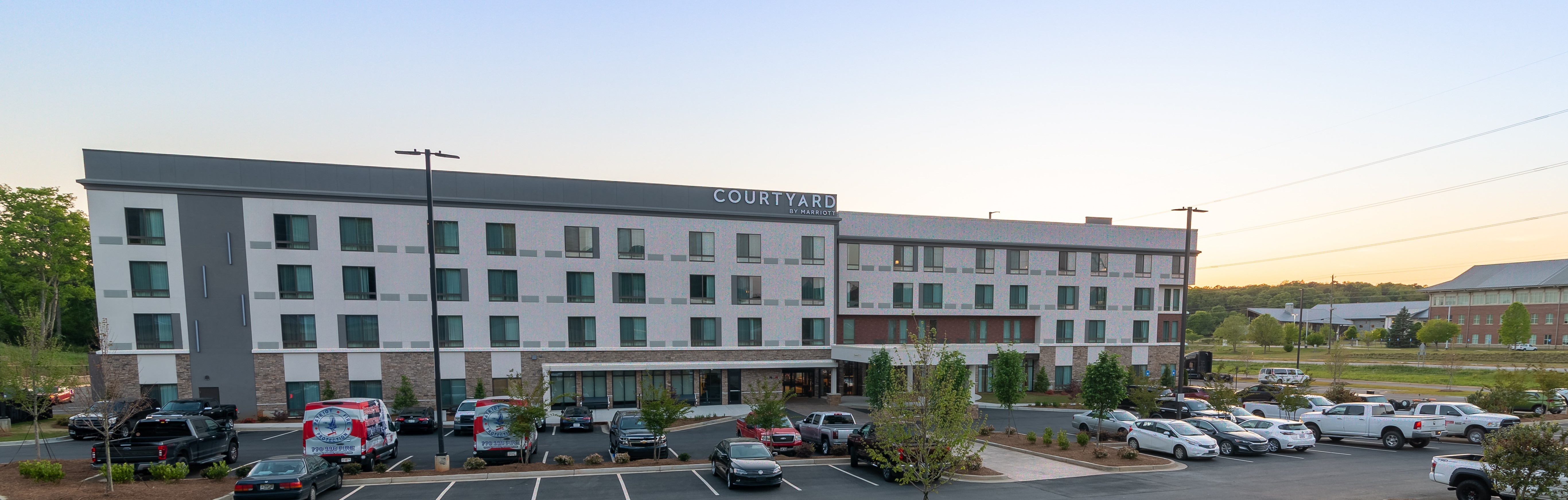 Courtyard Cartersville - Convention Hotel